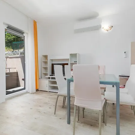 With Parking Space - 25816 Apartamento Omiš